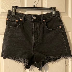 Levi black distressed ribcage shorts size 28